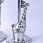 YW06-12 - Juicer with aluminum handle