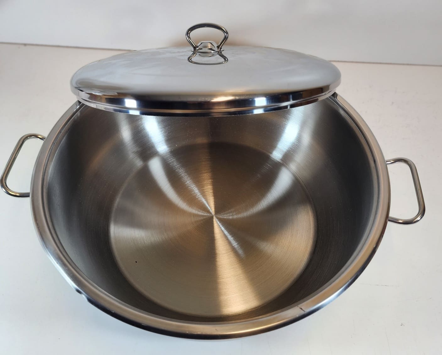 A3c2T4ZnKSmoSuqO0IwGES1vgAKUtRqZPvDJHDu8 (1) (1) Turkish Berlin 40 CM Stainless Steel Low Pot xxx - Image 1