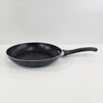 YW22-09 - RM02-LW - 26cm aluminium extruded marble frying pan bottom black handle
