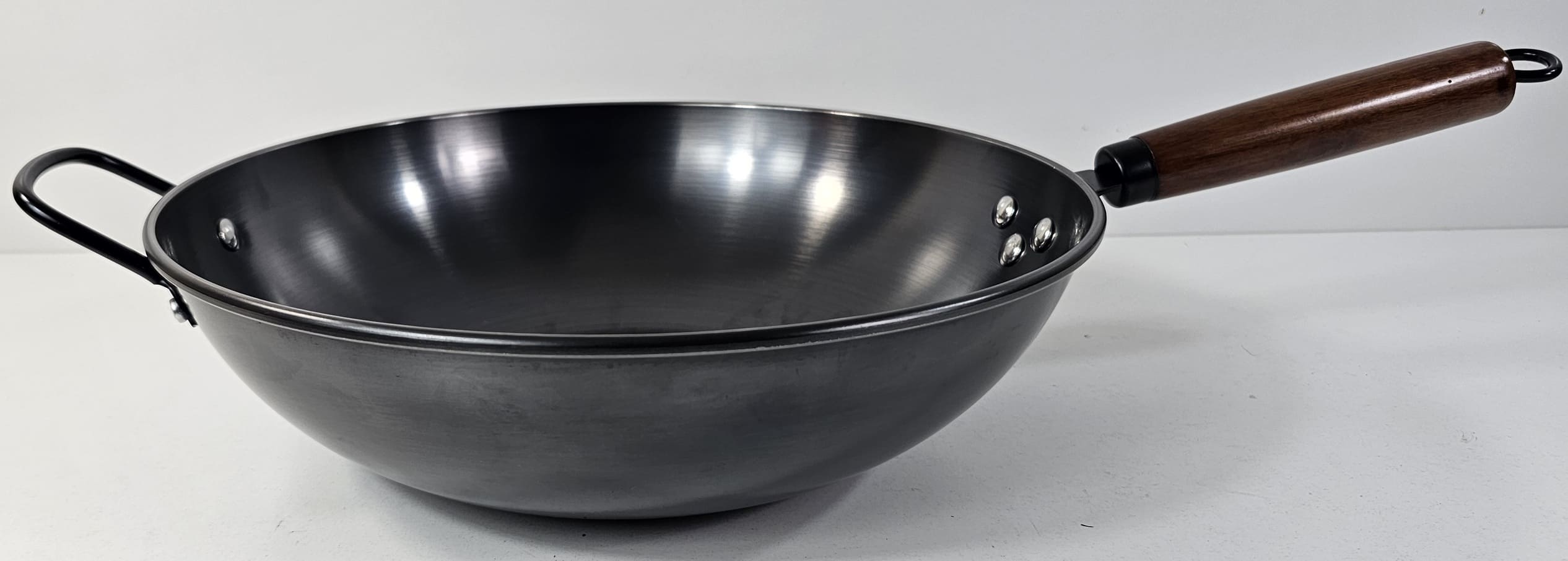 p14 (1) (1) YW22-01 - 32CM WOODEN HANDLE LOW-CARBON NUTRITION WOK WITH GLASS LID - Image 1