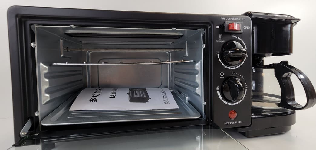 VsGSRSErnFXbpDUJy6sCPWB6DnffBwYqdlDtLjHa (1) (1) Multi Functional 3-in-1 Breakfast Machine 1090W - Electric Grill - Coffee - Toaster - Image 1